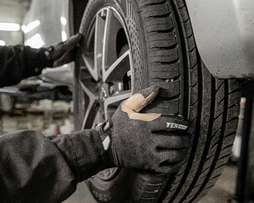Tyre repair and replacement at Autotyres in Croydon